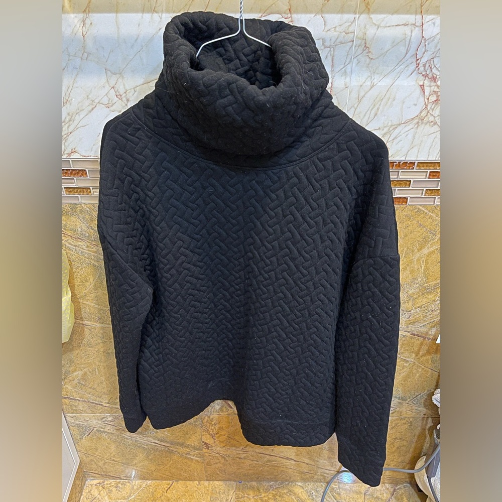 2016 Gap Fit Quilted funnel neck sweatshirt